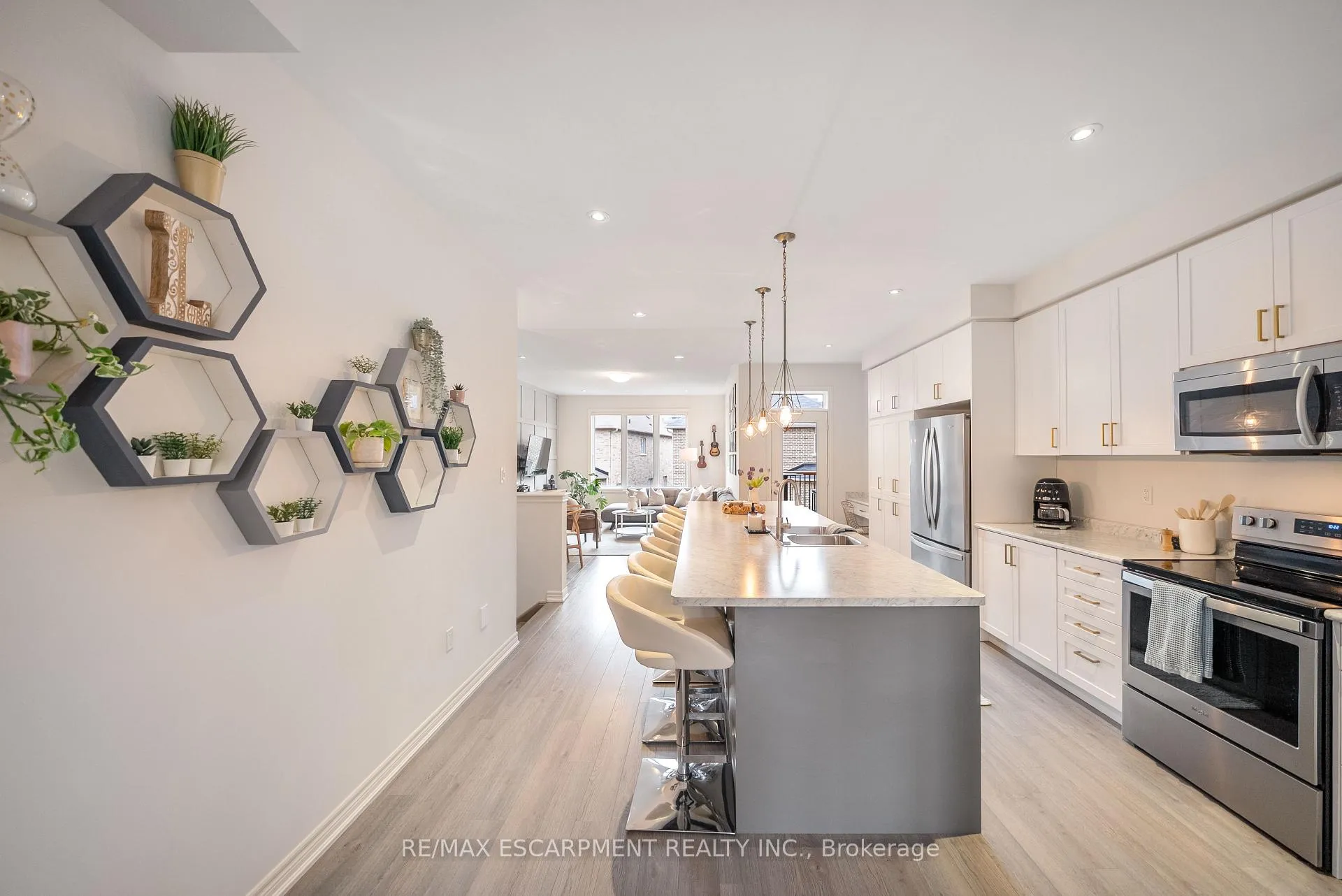 Photo 6 of 223 Skinner Road, Hamilton, Waterdown — HOMEH