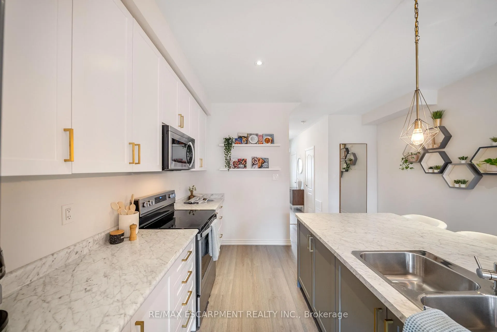 Photo 10 of 223 Skinner Road, Hamilton, Waterdown — HOMEH