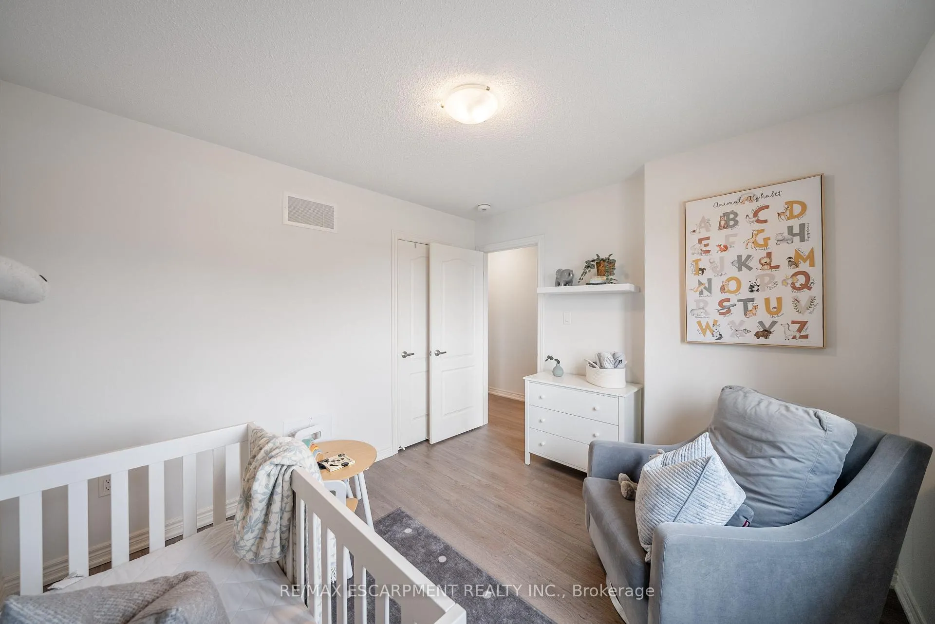 Photo 27 of 223 Skinner Road, Hamilton, Waterdown — HOMEH