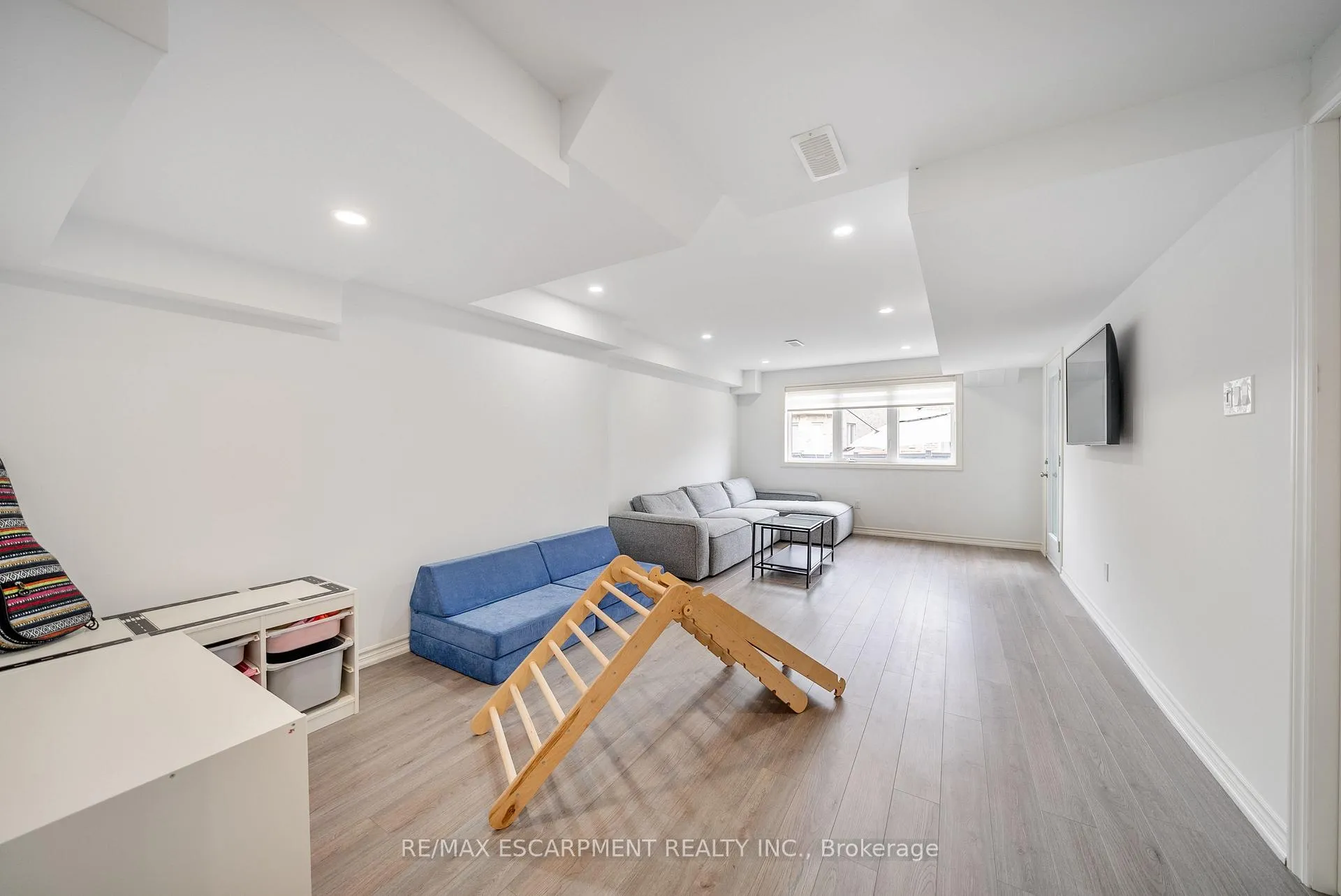 Photo 34 of 223 Skinner Road, Hamilton, Waterdown — HOMEH