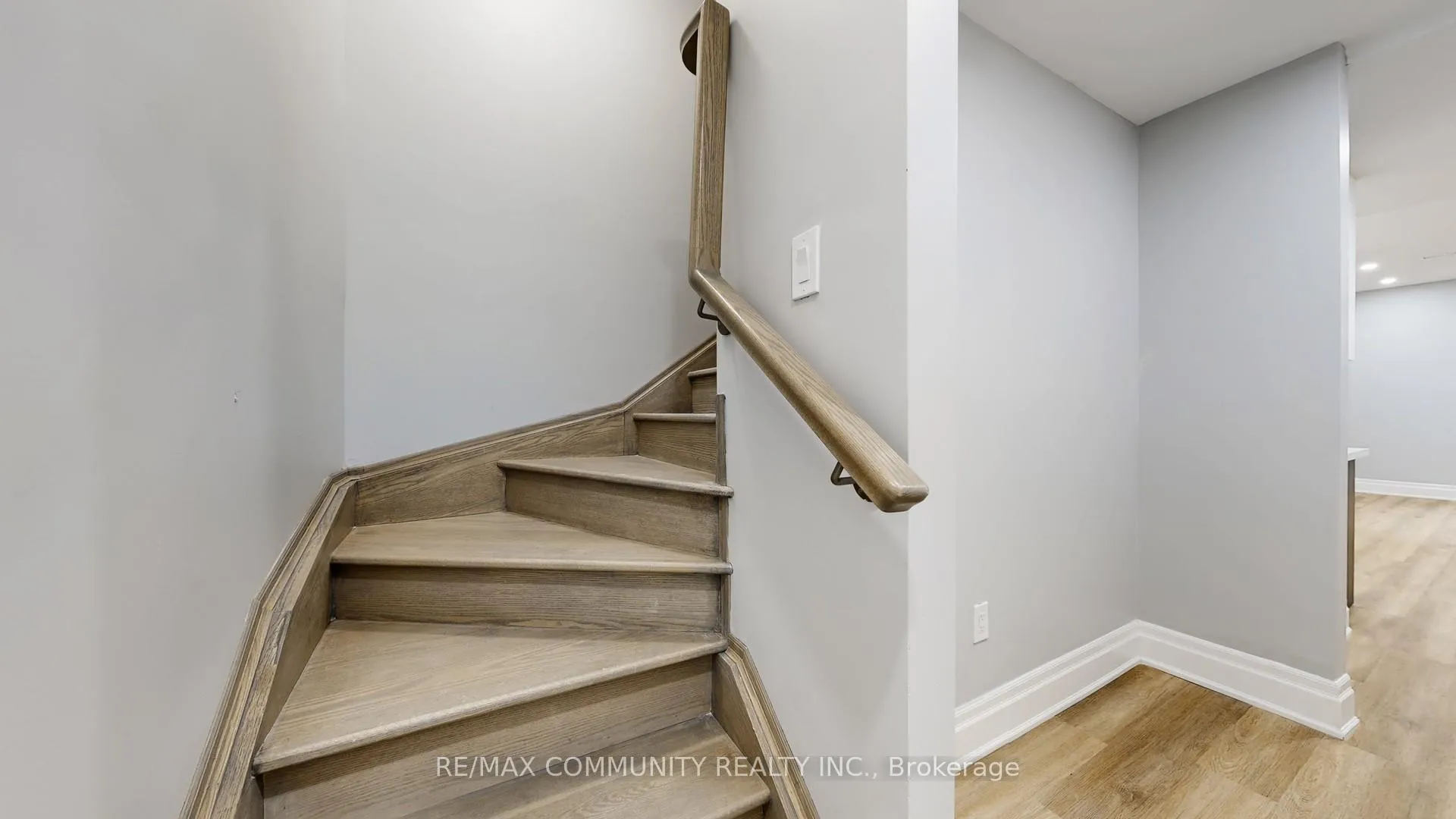 Photo 4 of 1580A Honey Locust Place, Pickering, Rural Pickering — HOMEH