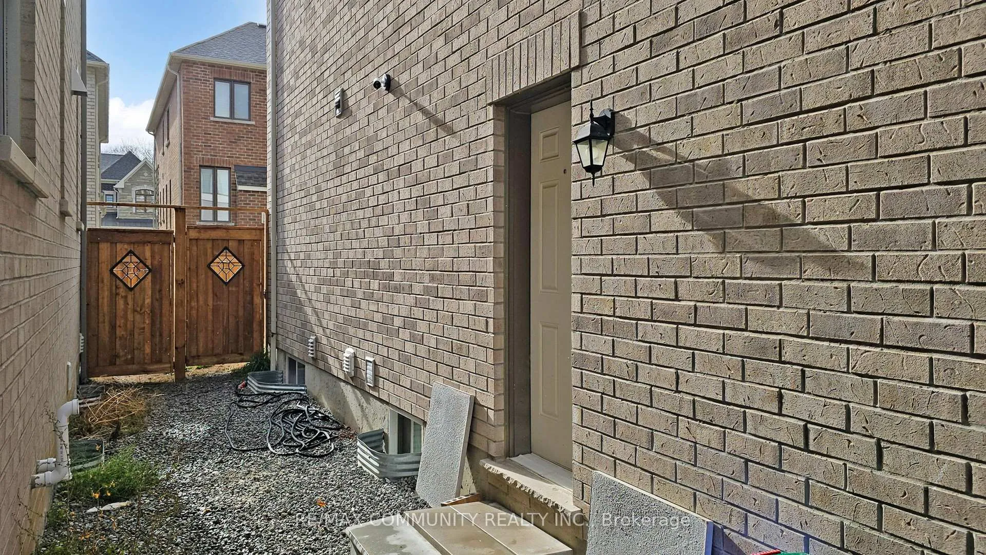 Photo 34 of 1580A Honey Locust Place, Pickering, Rural Pickering — HOMEH