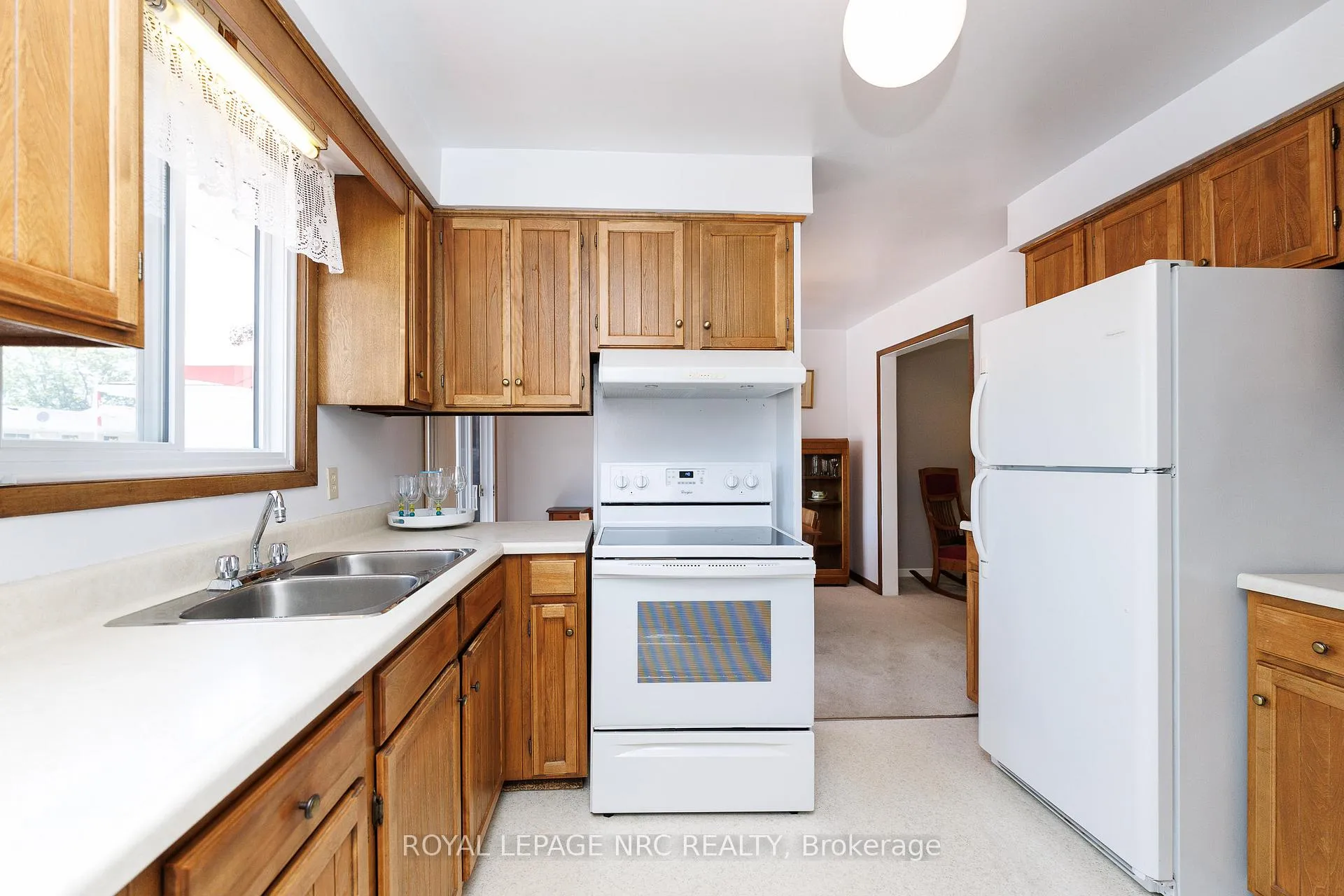 Photo 10 of 36 Appleford Road, St. Catharines, Secord Woods — HOMEH