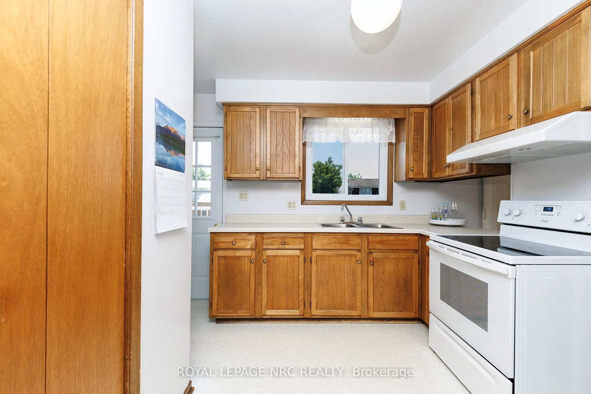 Photo 11 of 36 Appleford Road, St. Catharines, Secord Woods — HOMEH