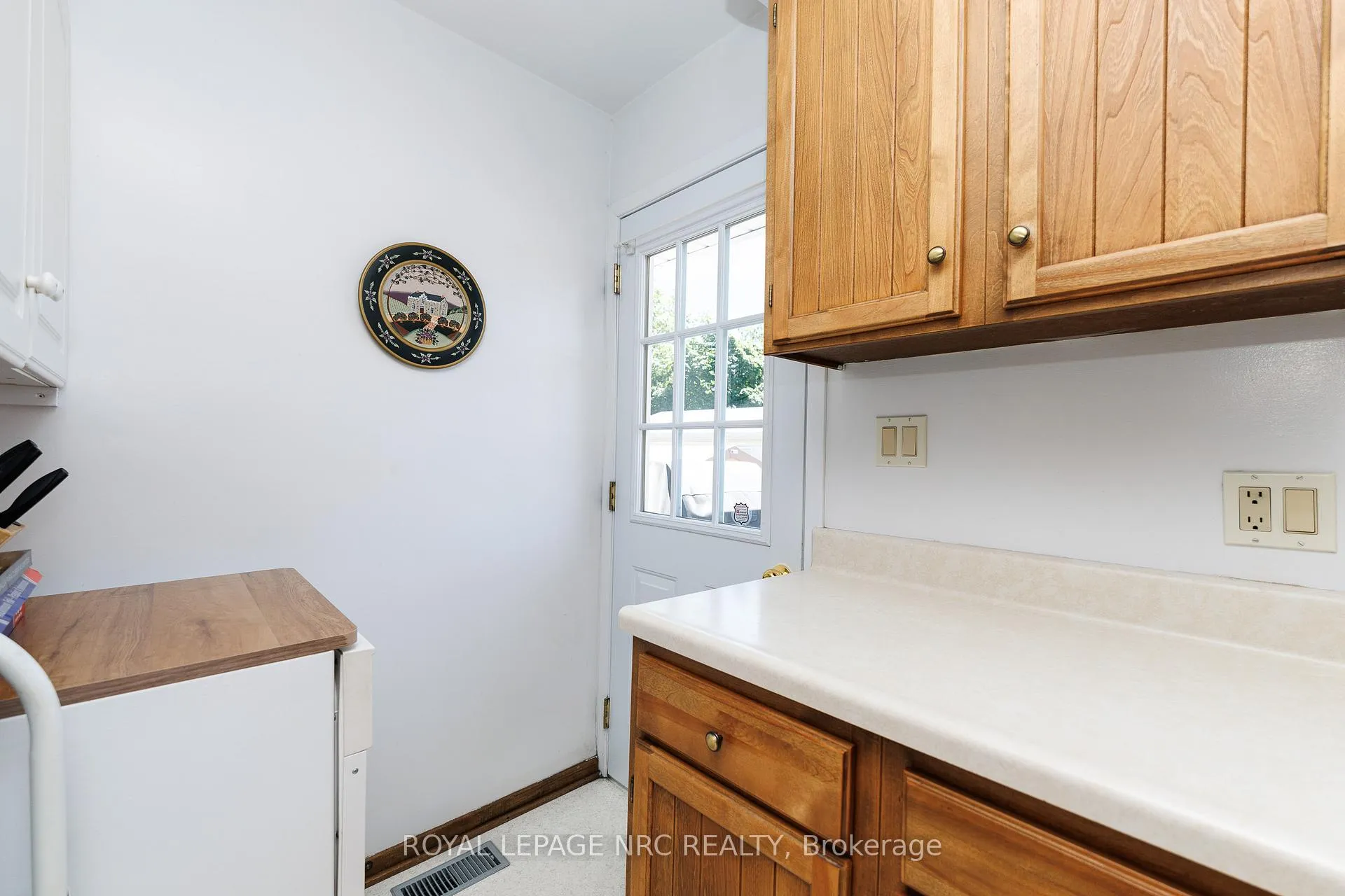 Photo 12 of 36 Appleford Road, St. Catharines, Secord Woods — HOMEH