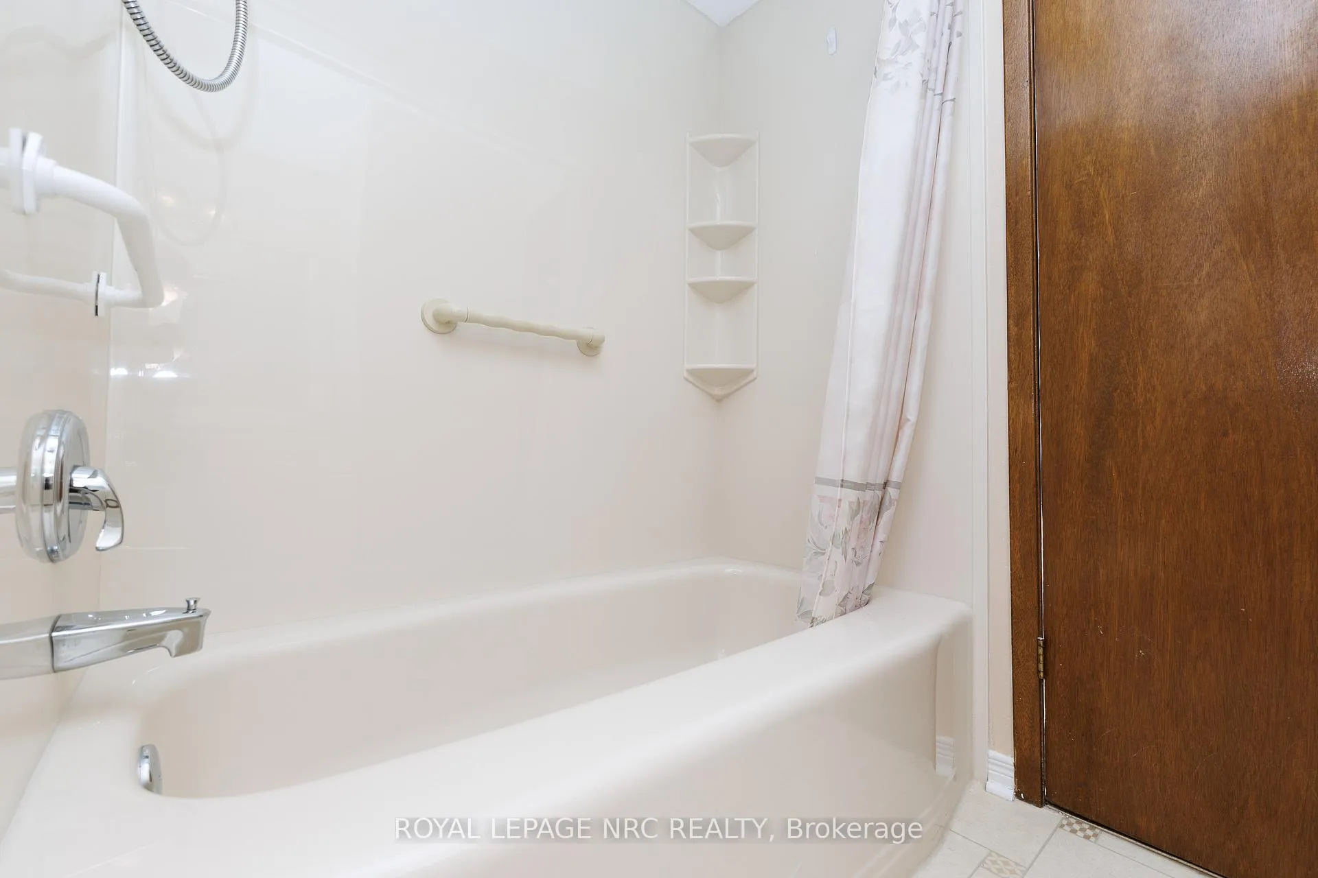 Photo 16 of 36 Appleford Road, St. Catharines, Secord Woods — HOMEH