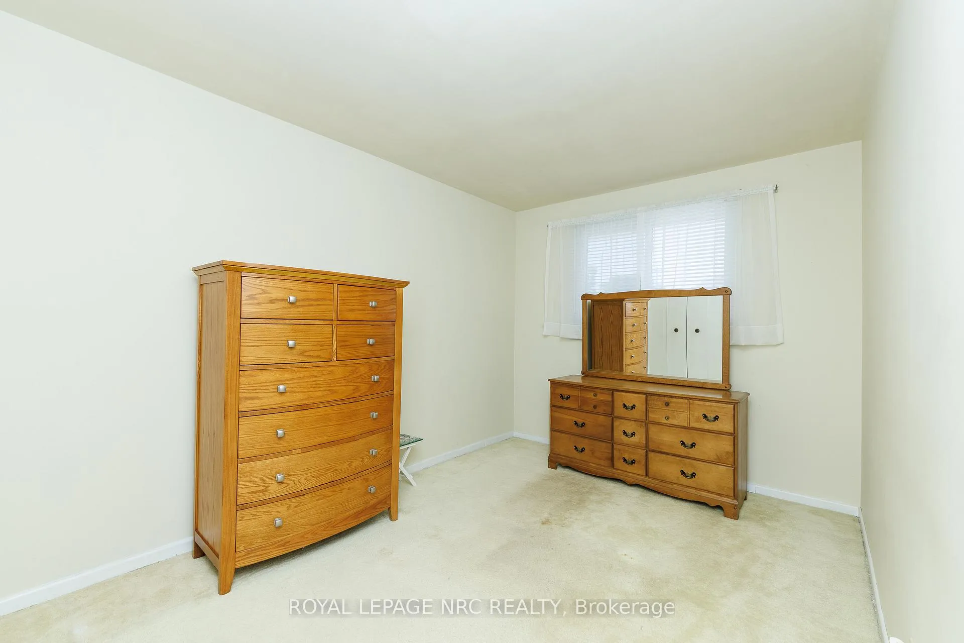 Photo 17 of 36 Appleford Road, St. Catharines, Secord Woods — HOMEH