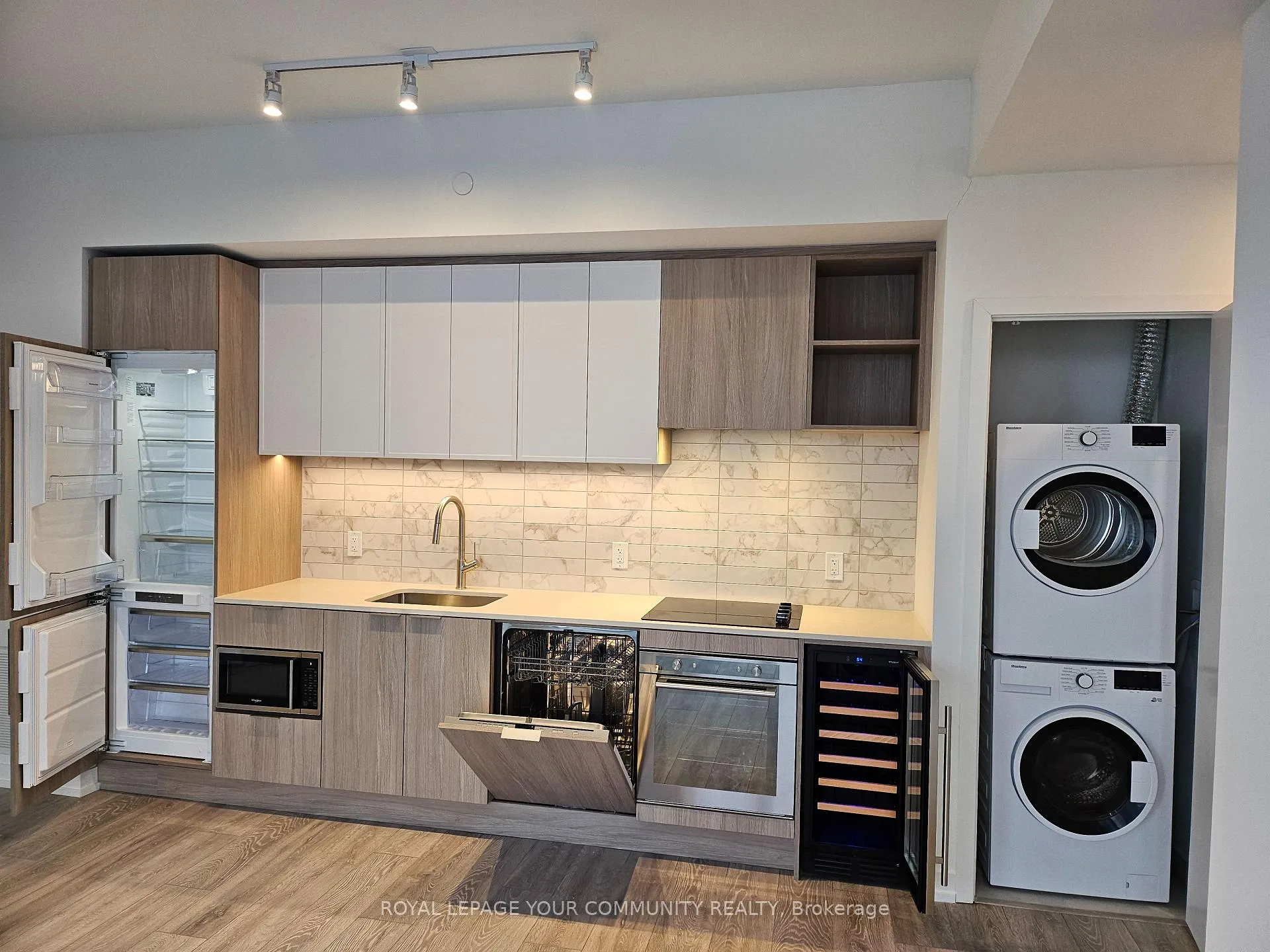 Photo 4 of Unit 716, 2020 Bathurst Street, Toronto, Humewood-Cedarvale — HOMEH