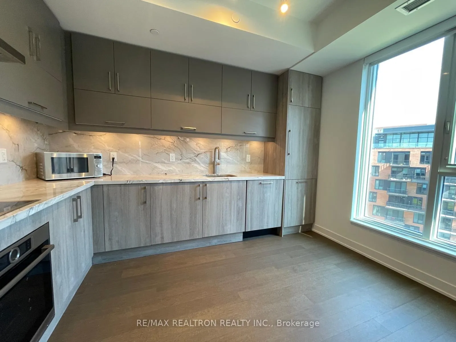 Photo 11 of 38 Simcoe Promenade, Markham, Unionville — HOMEH