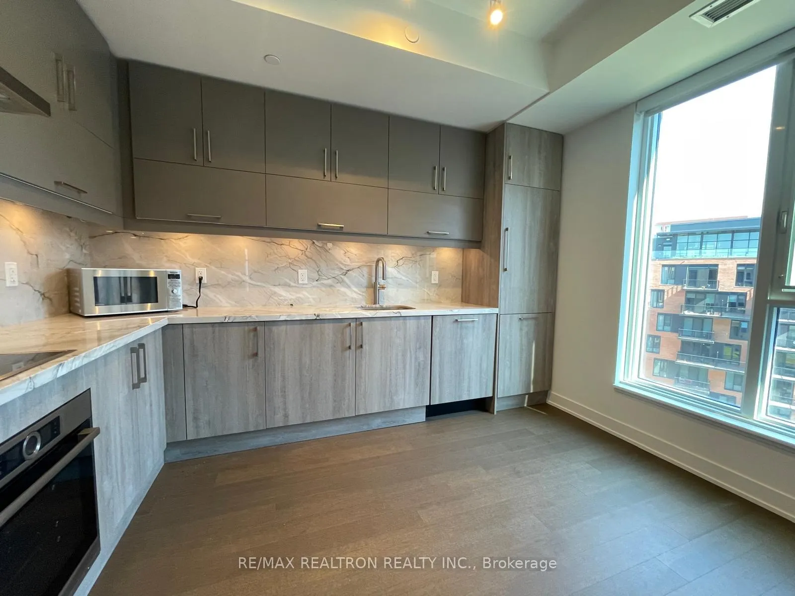 Photo 12 of 38 Simcoe Promenade, Markham, Unionville — HOMEH