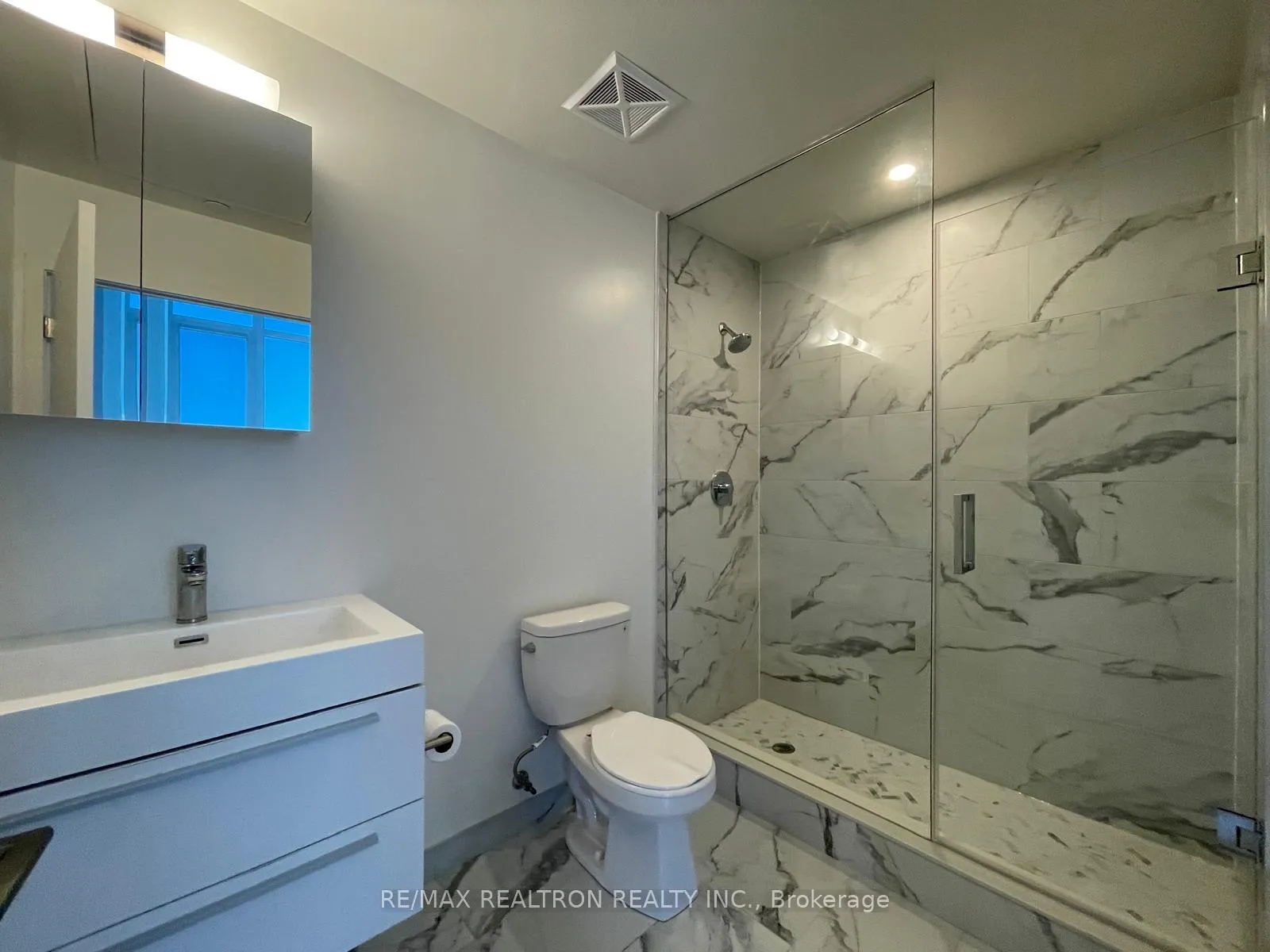 Photo 16 of 38 Simcoe Promenade, Markham, Unionville — HOMEH