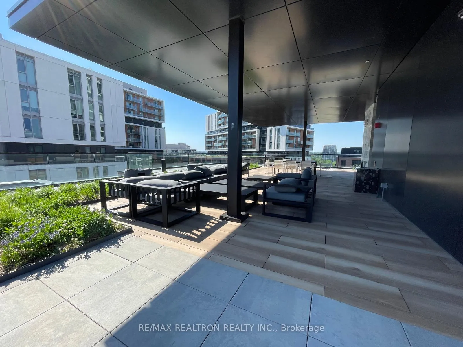 Photo 20 of 38 Simcoe Promenade, Markham, Unionville — HOMEH