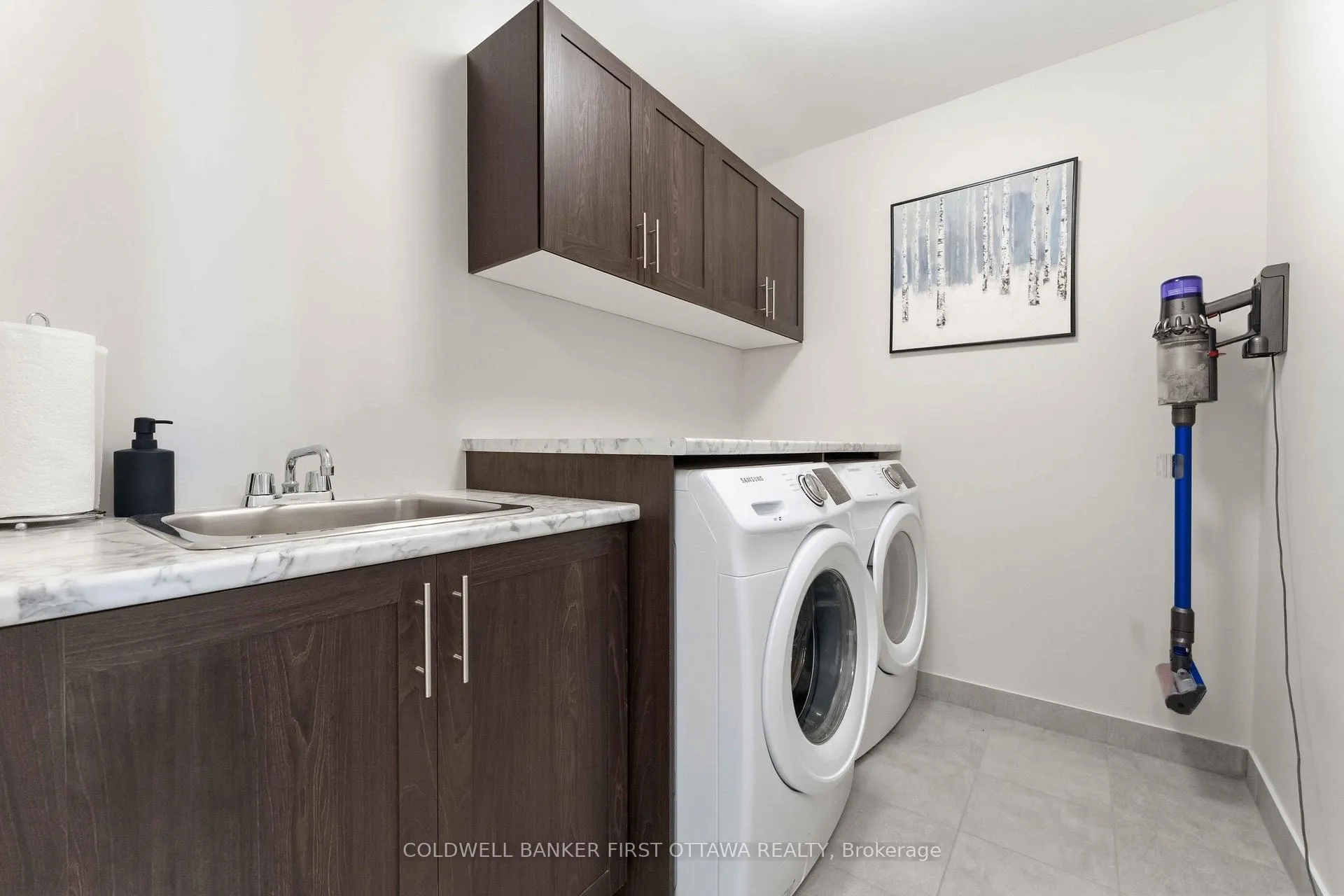 Photo 21 of 369 Mishawashkode Street, Ottawa, Camelot — HOMEH