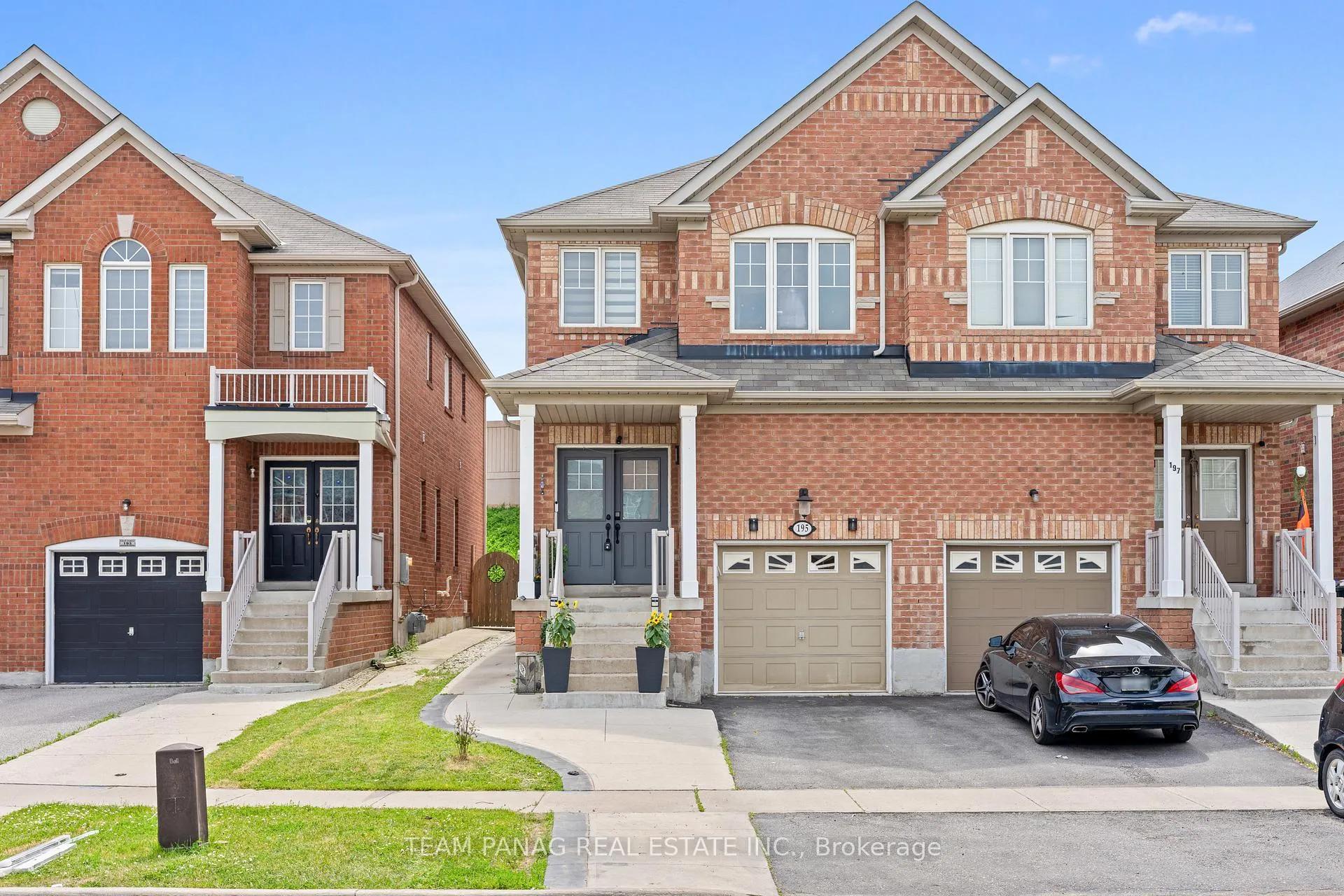 Photo 2 of 195 Checkerberry Crescent, Brampton, Sandringham-Wellington — HOMEH