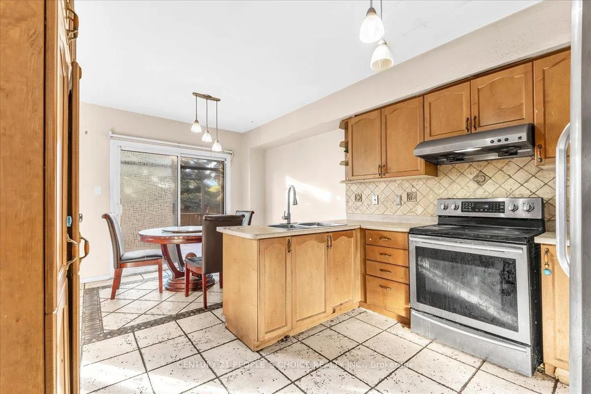 Photo 14 of 32 Albright Road, Brampton, Fletcher's Creek Village — HOMEH