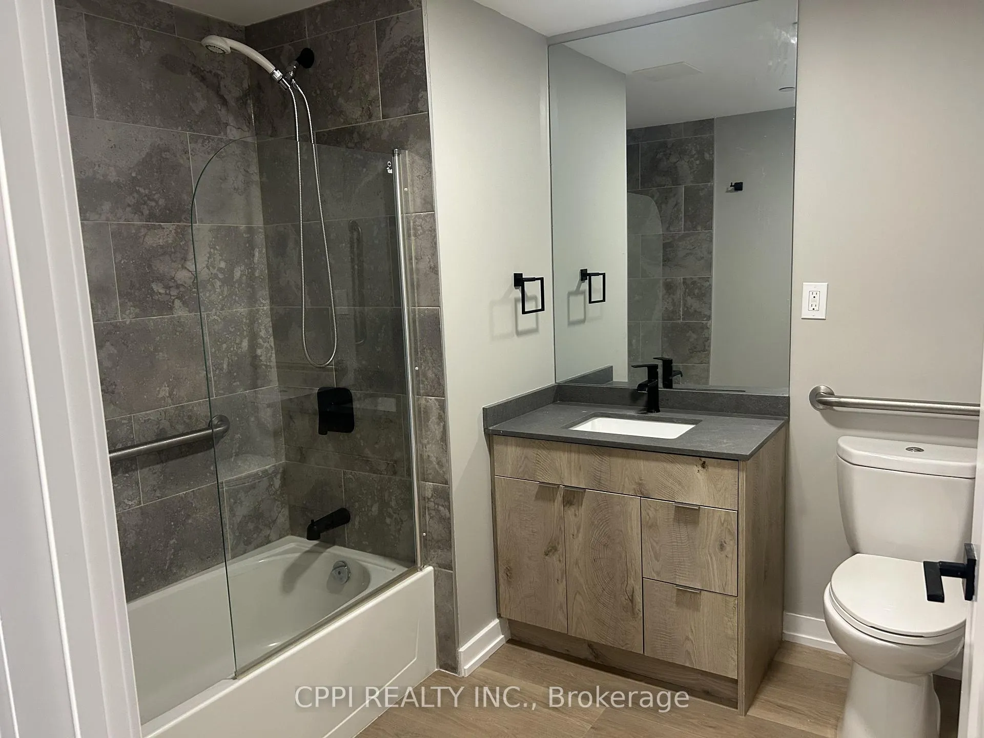 Photo 4 of Unit 313, 70 King Street E, Oshawa, Central — HOMEH