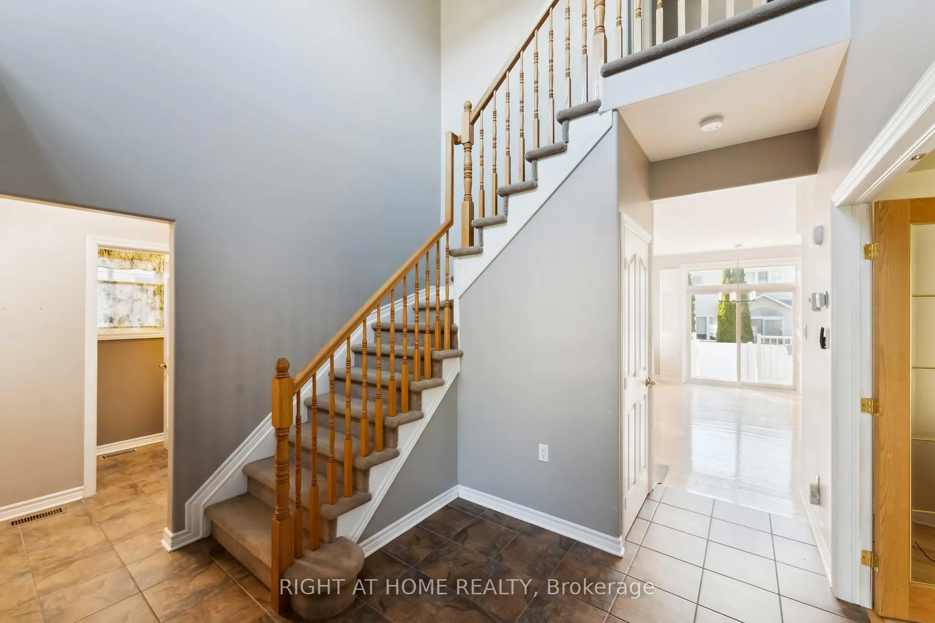Photo 4 of 115 Woliston Crescent, Ottawa, Kanata - Morgan's Grant/South March — HOMEH