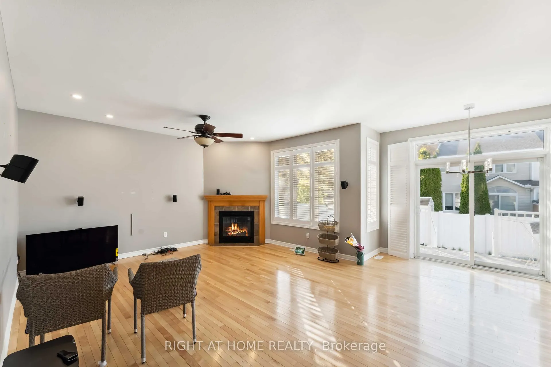 Photo 5 of 115 Woliston Crescent, Ottawa, Kanata - Morgan's Grant/South March — HOMEH