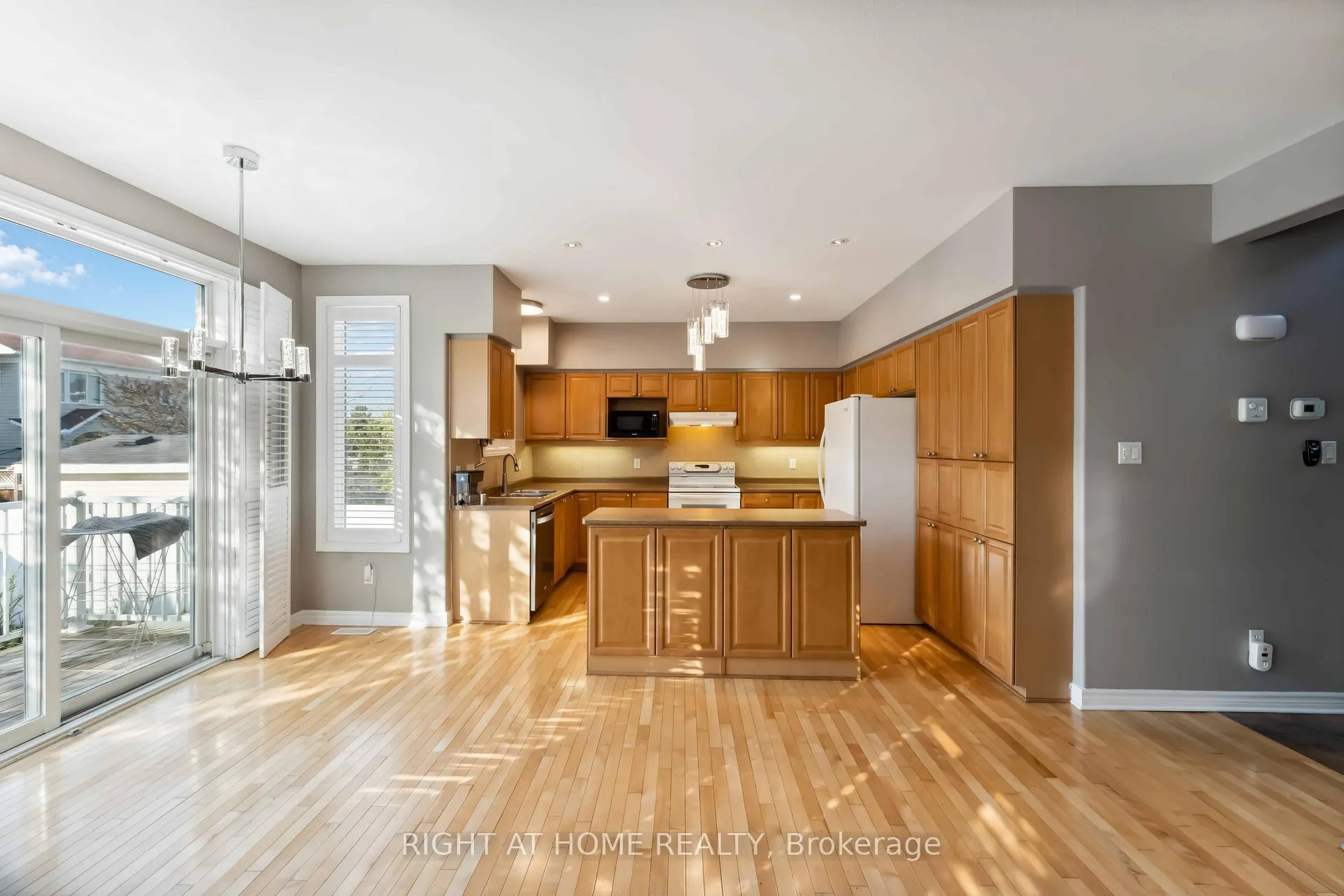 Photo 8 of 115 Woliston Crescent, Ottawa, Kanata - Morgan's Grant/South March — HOMEH