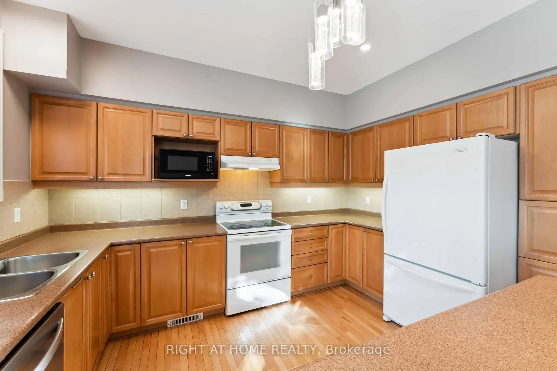 Photo 9 of 115 Woliston Crescent, Ottawa, Kanata - Morgan's Grant/South March — HOMEH