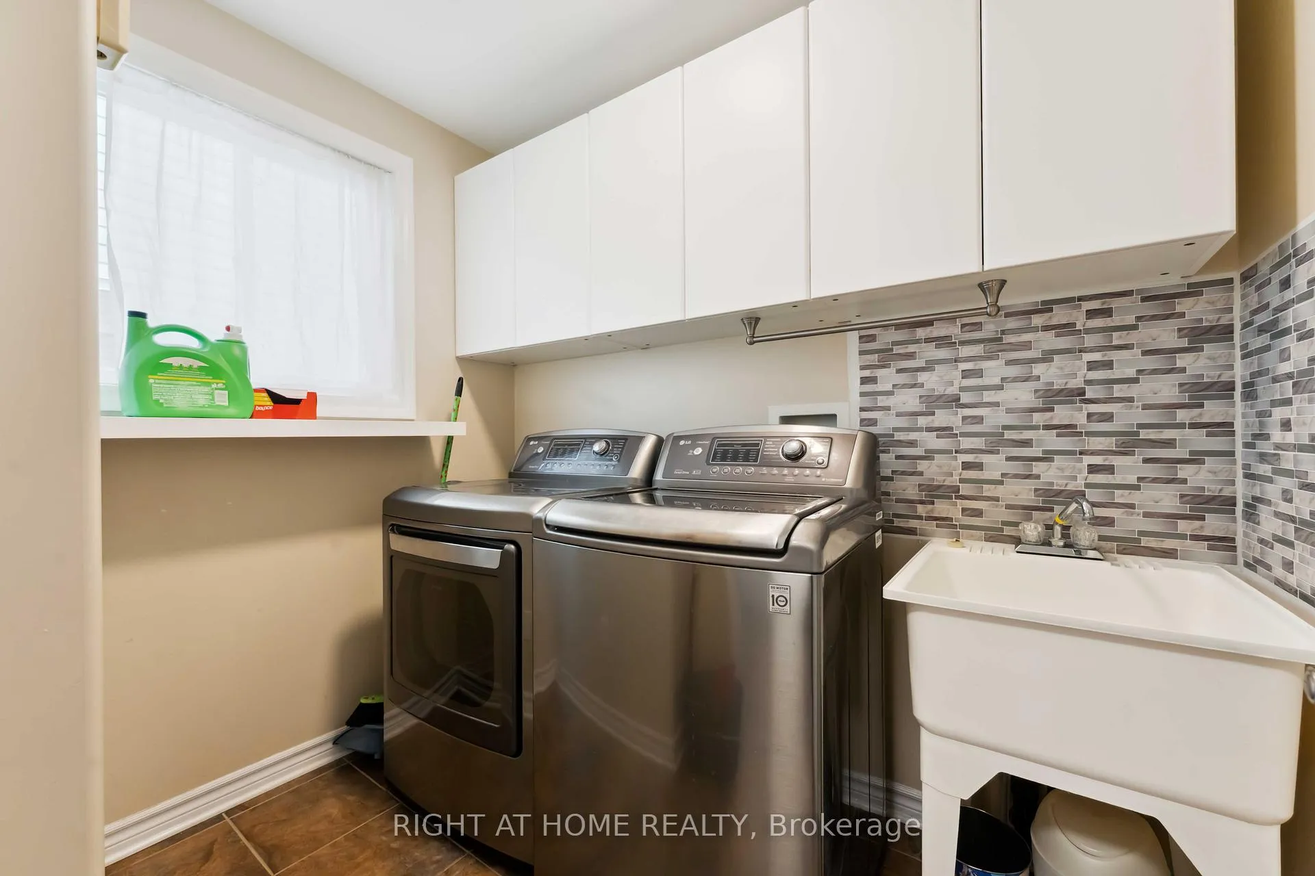 Photo 10 of 115 Woliston Crescent, Ottawa, Kanata - Morgan's Grant/South March — HOMEH