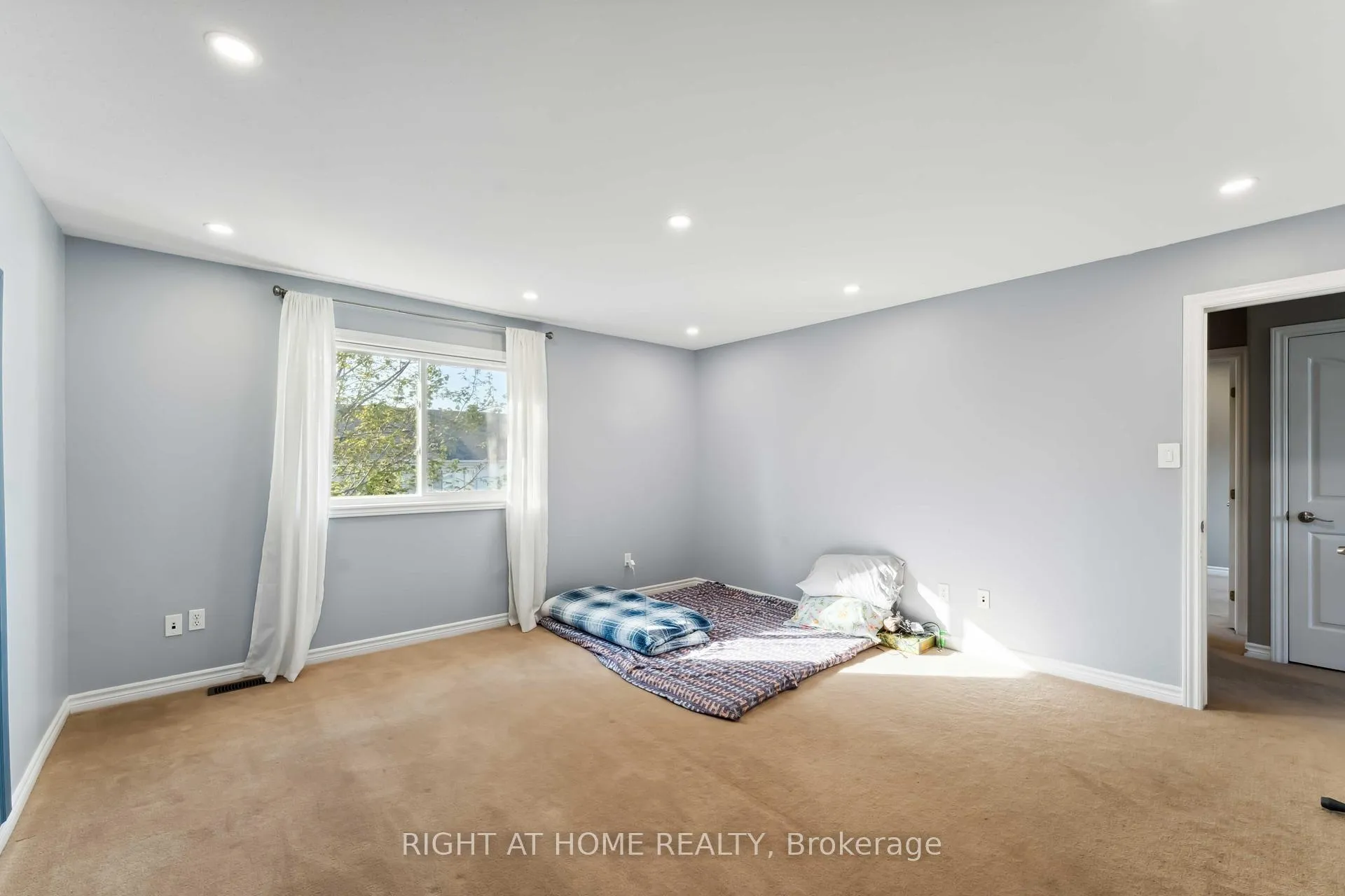Photo 15 of 115 Woliston Crescent, Ottawa, Kanata - Morgan's Grant/South March — HOMEH