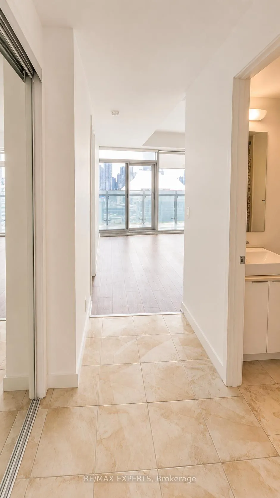Photo 3 of Unit 1706, 14 York Street, Toronto, Waterfront Communities — HOMEH