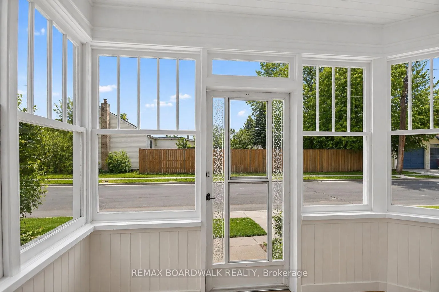 Photo 2 of 11 Alfred Street, Smiths Falls — HOMEH