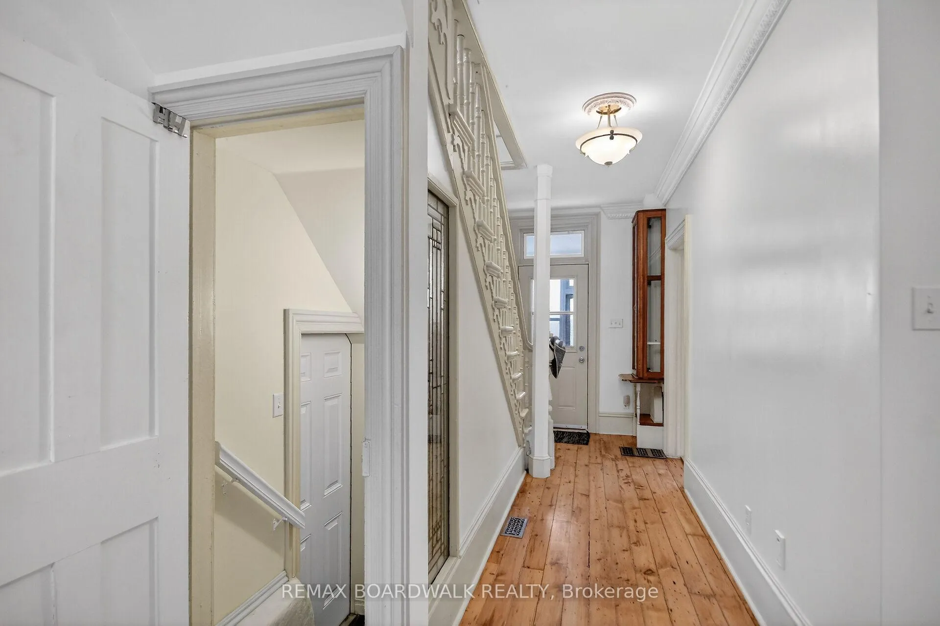 Photo 10 of 11 Alfred Street, Smiths Falls — HOMEH