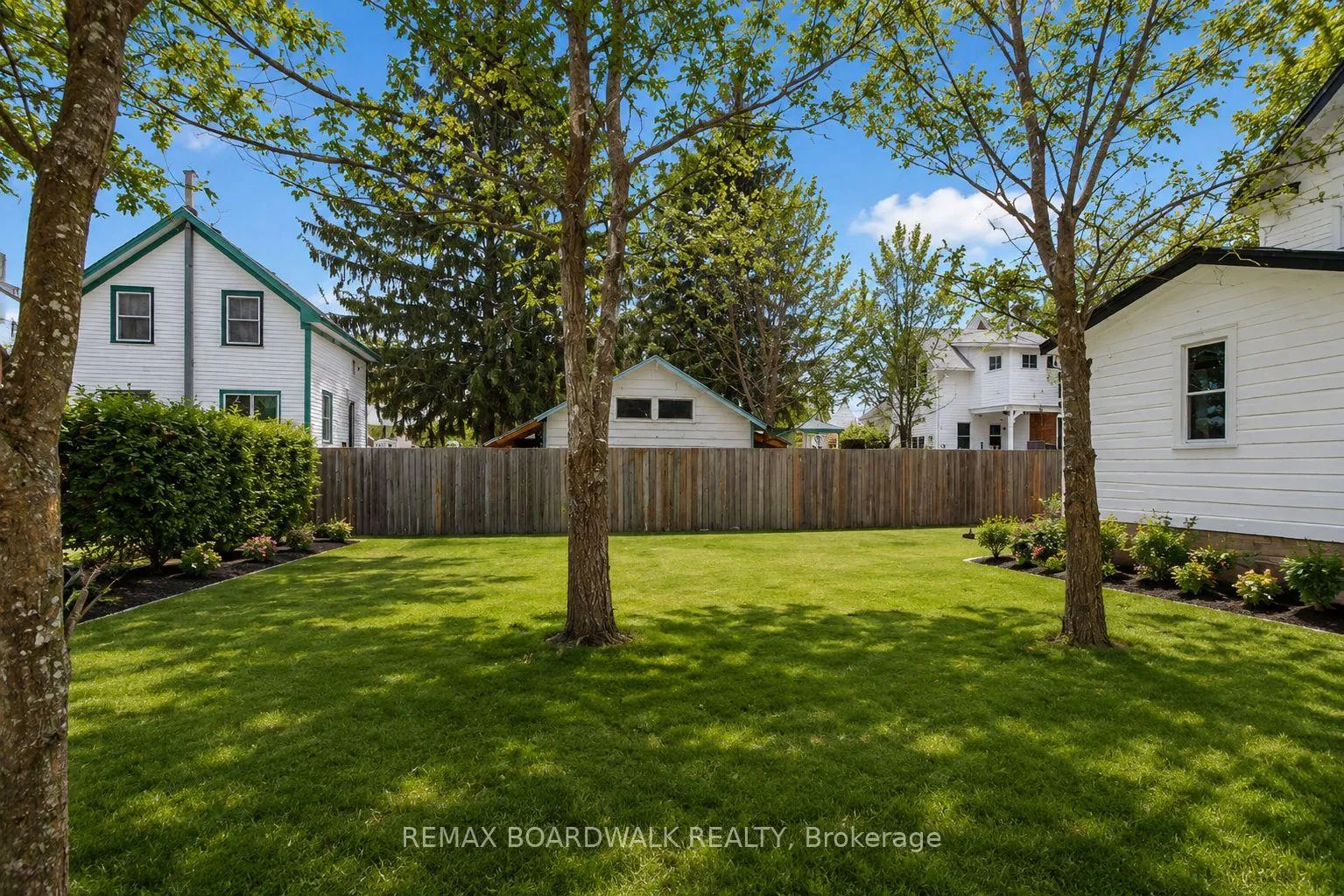 Photo 21 of 11 Alfred Street, Smiths Falls — HOMEH