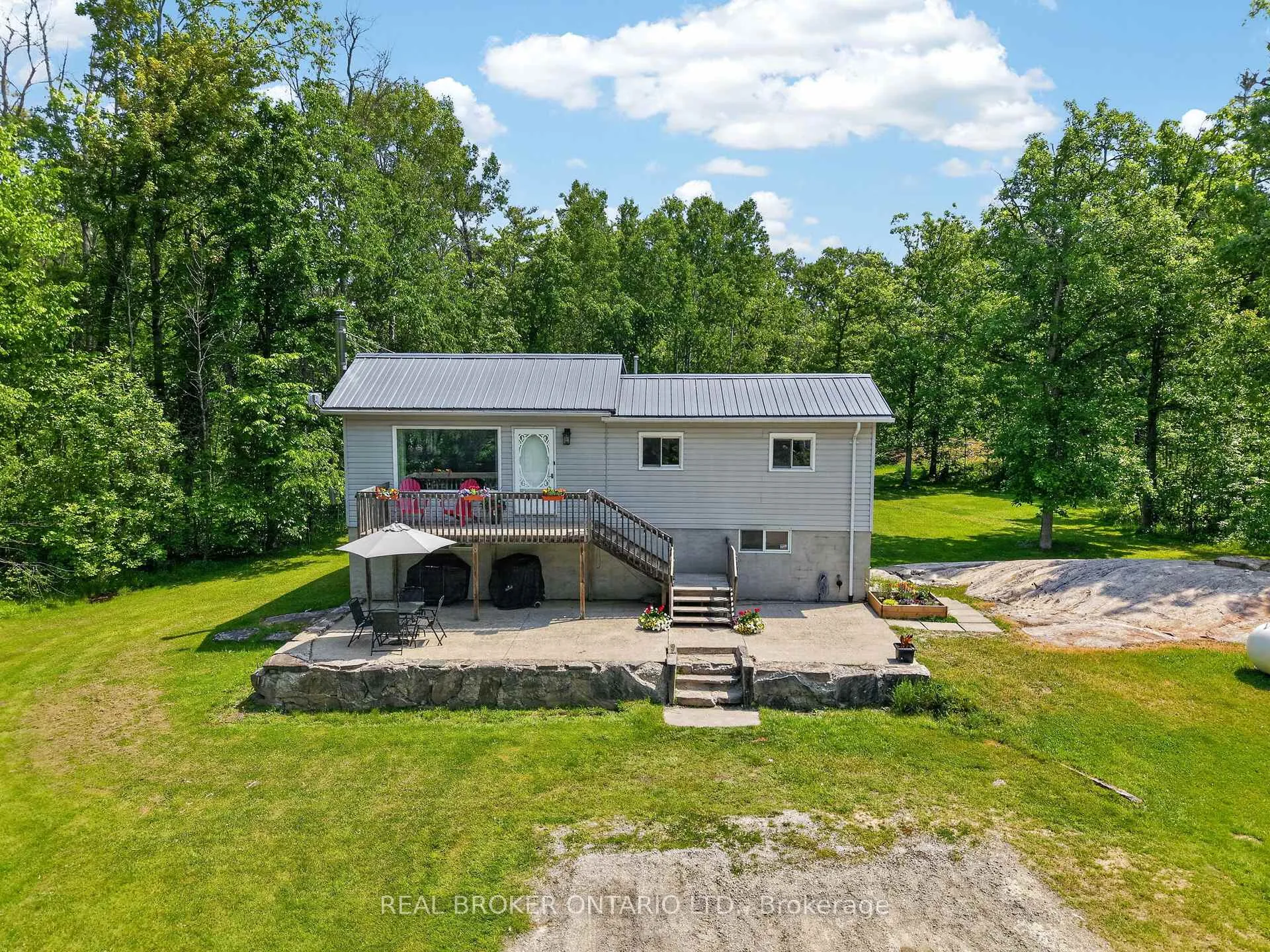 Front of 524 Honey Harbour Road