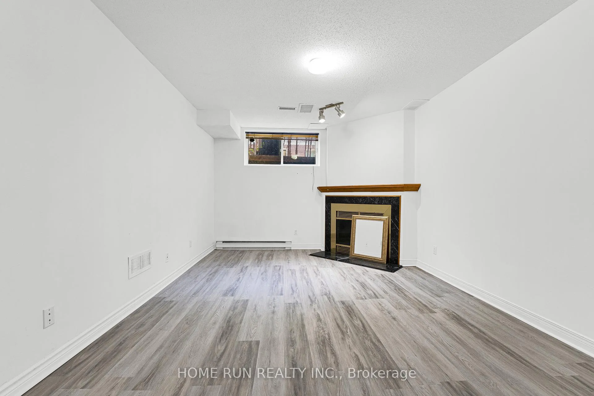 Photo 5 of 12 Gardengate Way E, Ottawa, Centrepointe — HOMEH