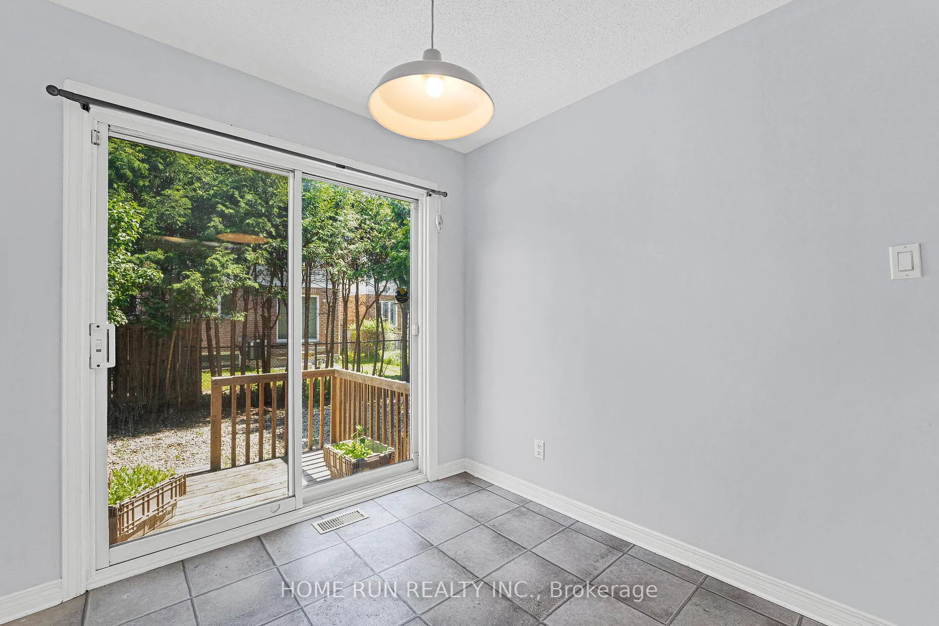 Photo 28 of 12 Gardengate Way E, Ottawa, Centrepointe — HOMEH