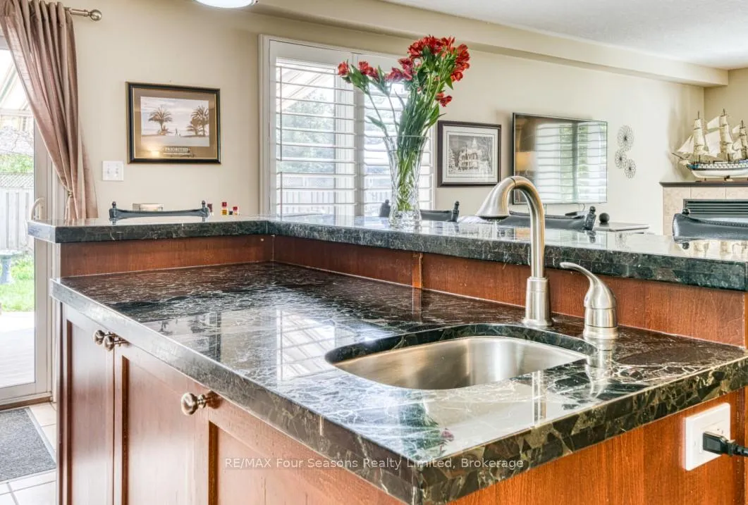 Photo 3 of 59 Highlands Crescent, Collingwood — HOMEH