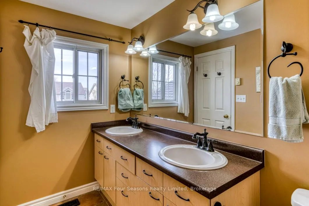 Photo 9 of 59 Highlands Crescent, Collingwood — HOMEH