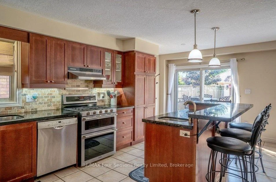 Photo 2 of 59 Highlands Crescent, Collingwood — HOMEH