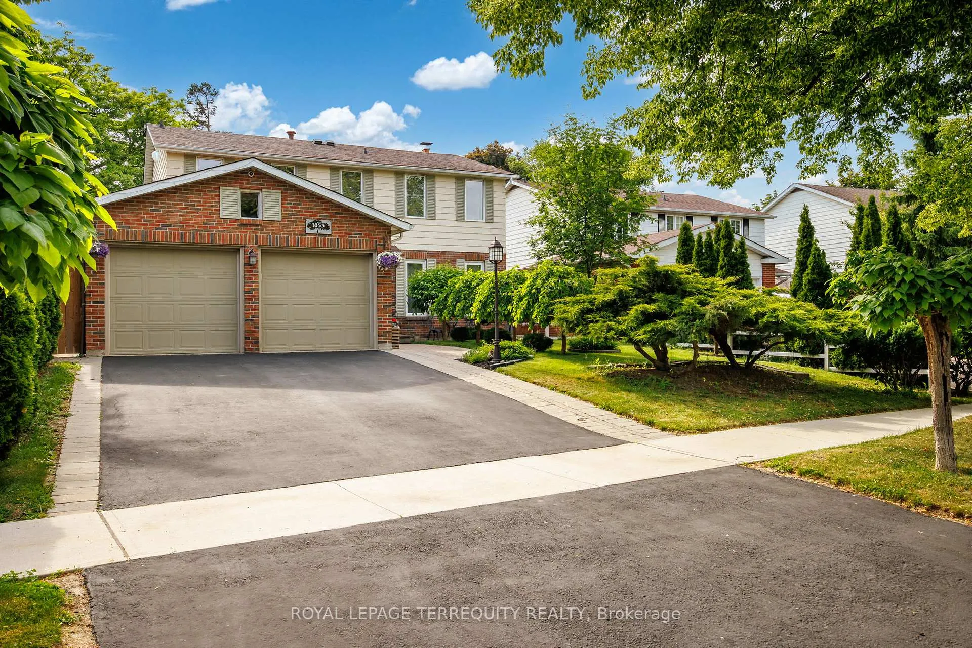 Front of 1853 Briarcrook Crescent