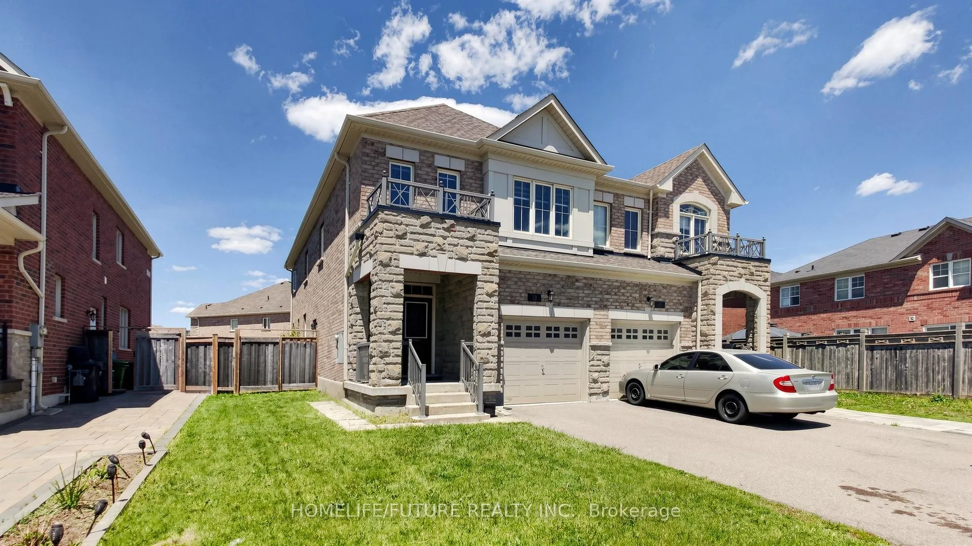 Photo 2 of 32 Caliper Road, Brampton, Bram East — HOMEH