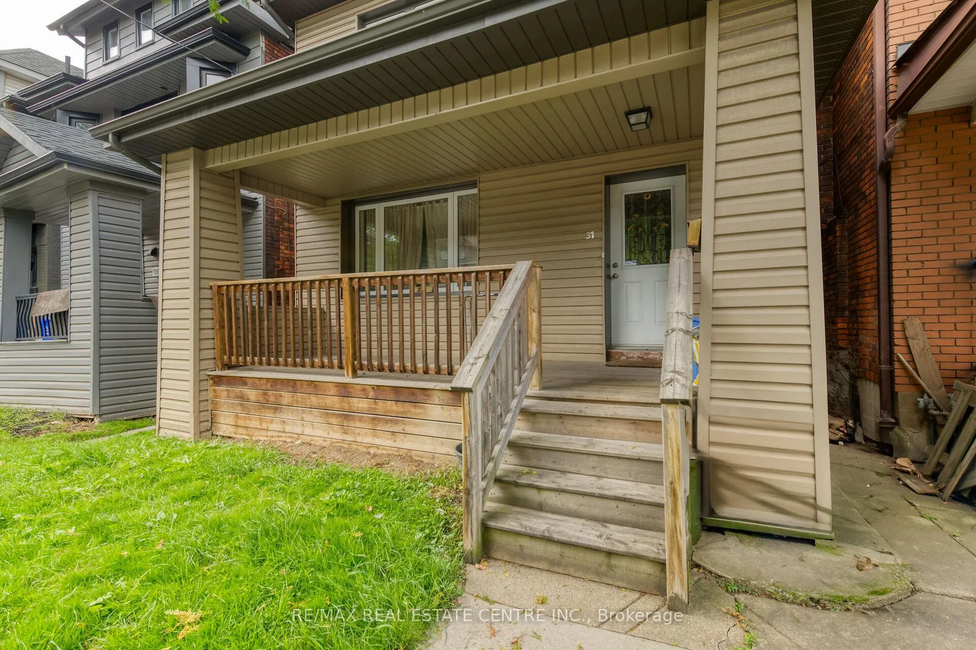 Photo 2 of 31 Gibson Avenue, Hamilton, Gibson — HOMEH