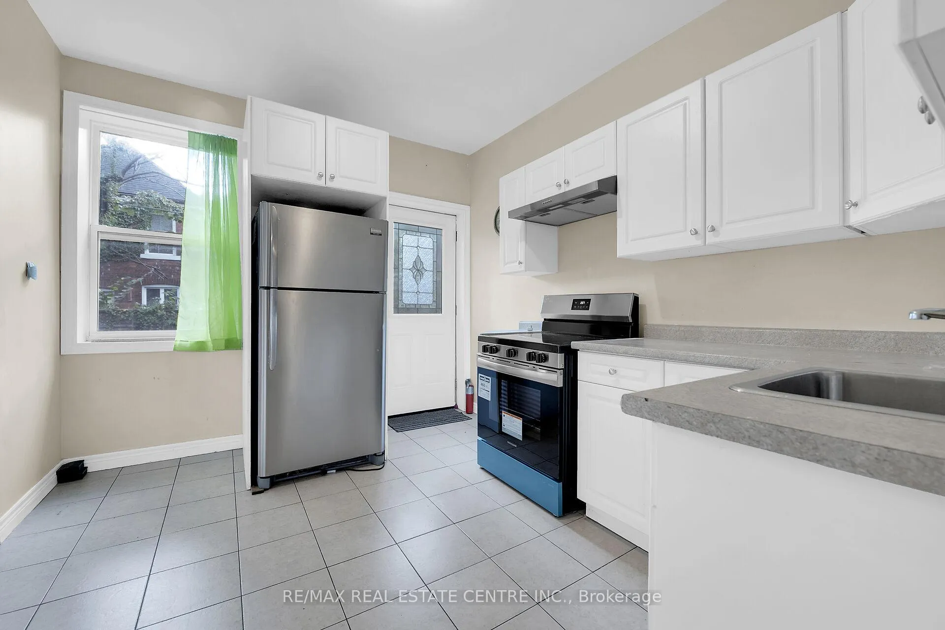 Photo 7 of 31 Gibson Avenue, Hamilton, Gibson — HOMEH