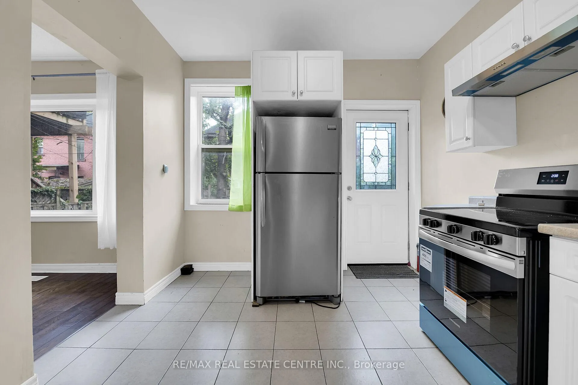 Photo 8 of 31 Gibson Avenue, Hamilton, Gibson — HOMEH