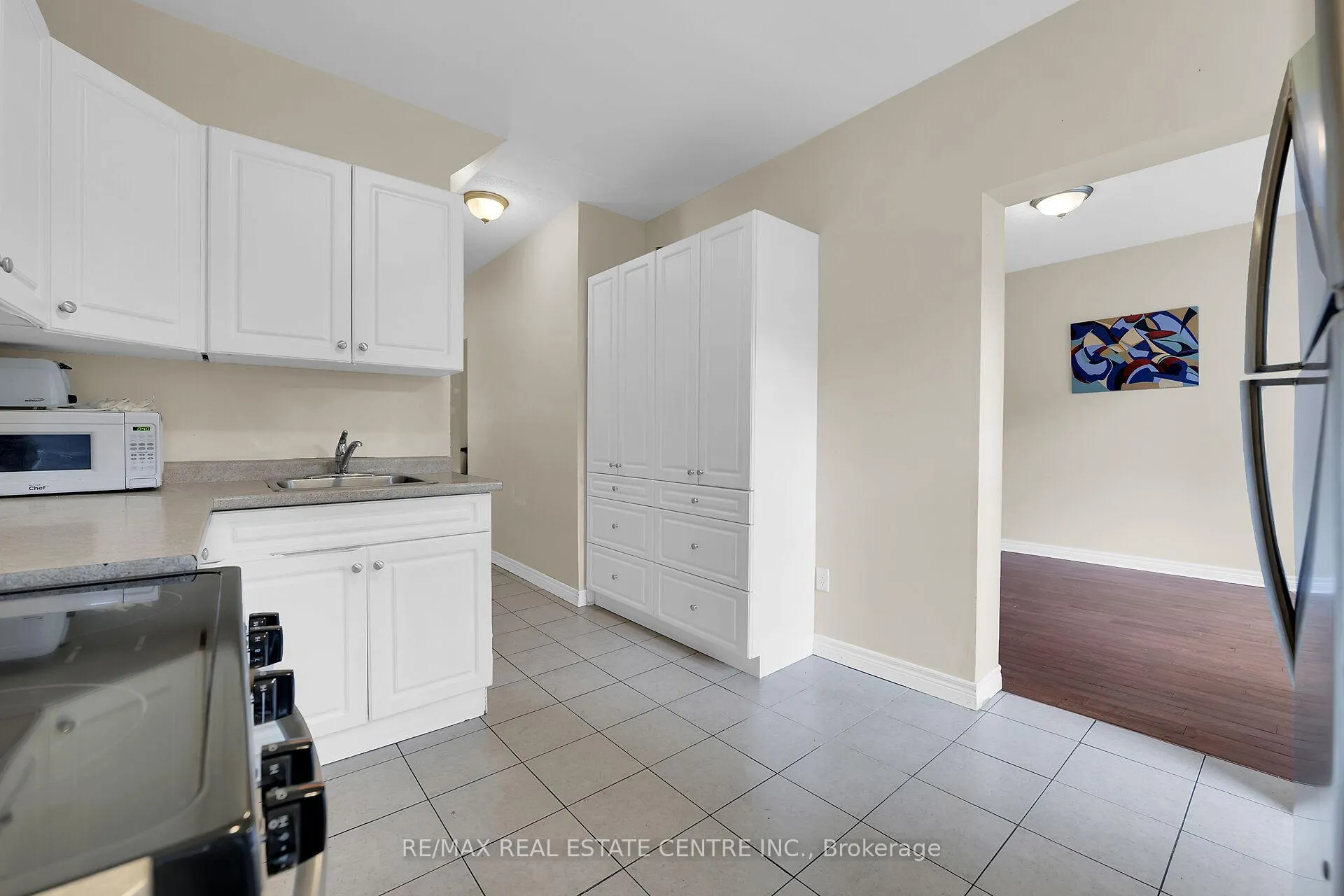 Photo 9 of 31 Gibson Avenue, Hamilton, Gibson — HOMEH
