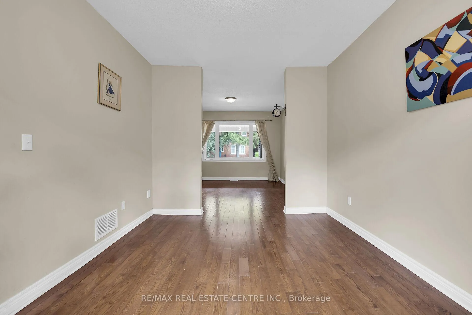 Photo 10 of 31 Gibson Avenue, Hamilton, Gibson — HOMEH