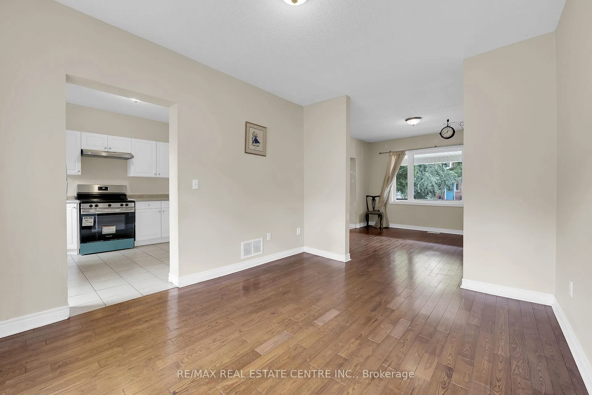 Photo 11 of 31 Gibson Avenue, Hamilton, Gibson — HOMEH