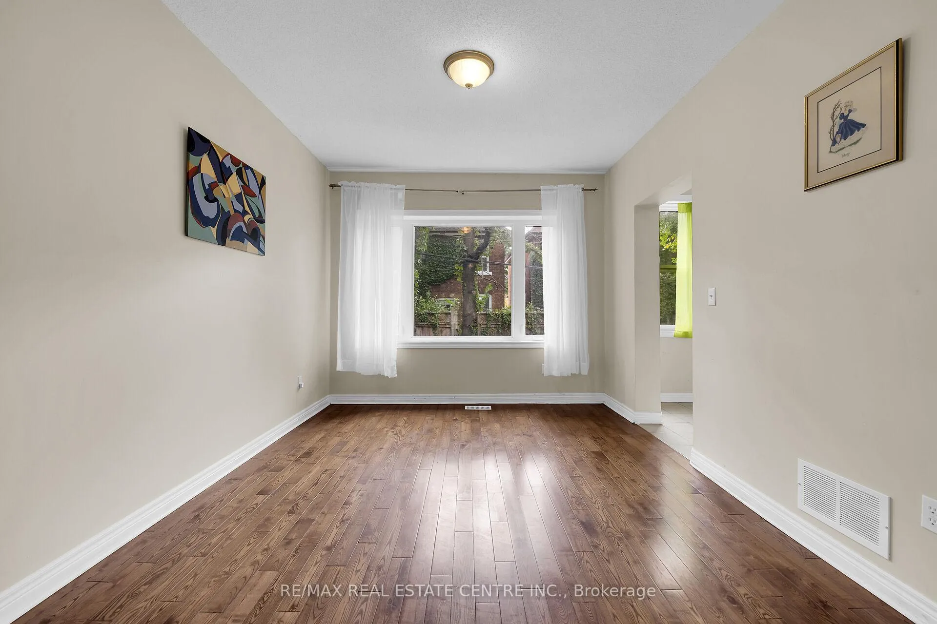 Photo 12 of 31 Gibson Avenue, Hamilton, Gibson — HOMEH