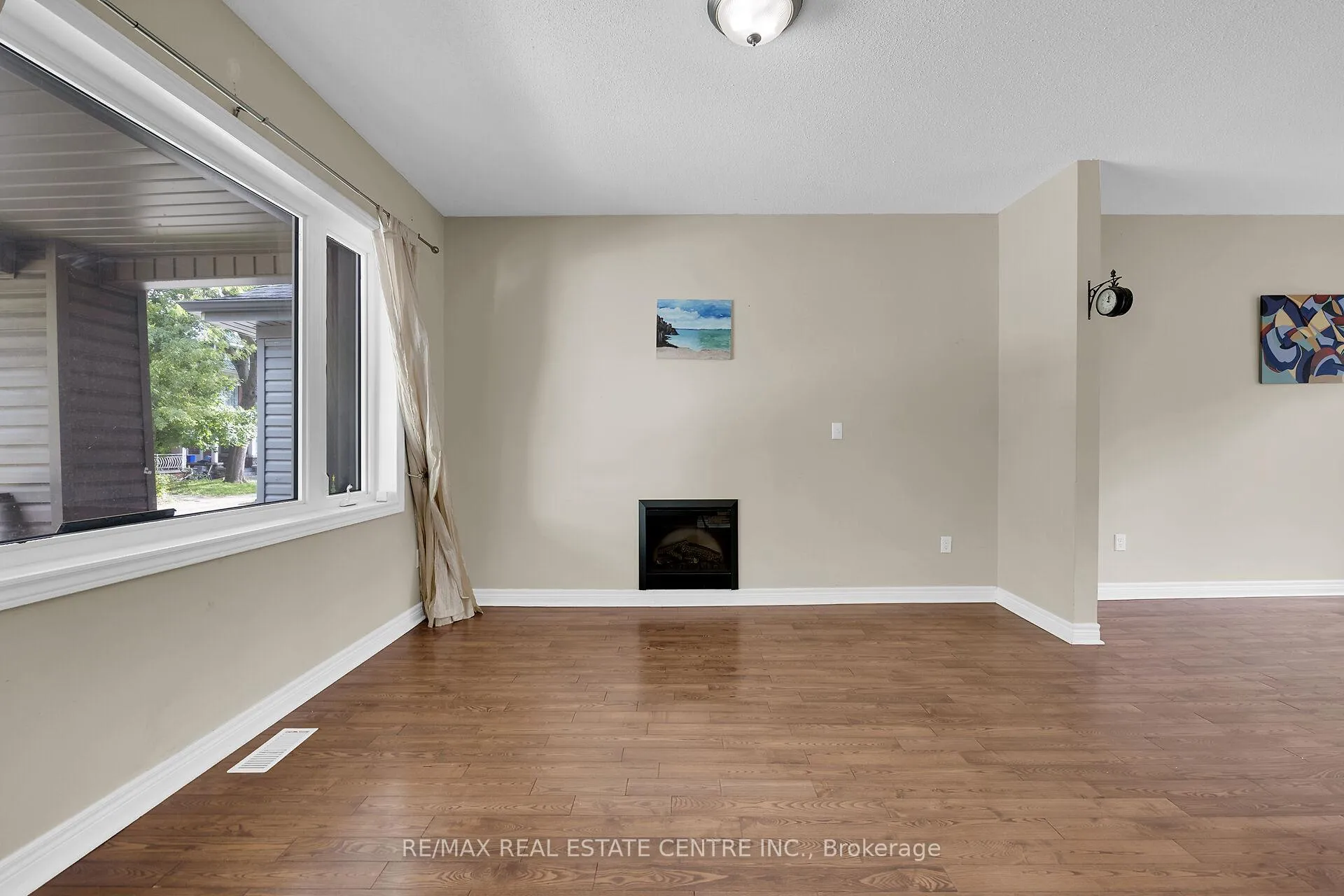 Photo 16 of 31 Gibson Avenue, Hamilton, Gibson — HOMEH
