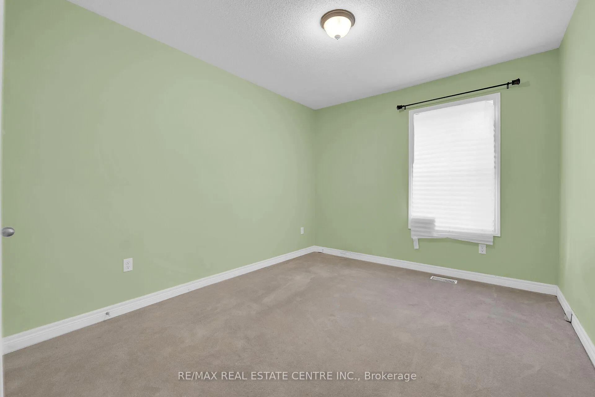 Photo 21 of 31 Gibson Avenue, Hamilton, Gibson — HOMEH