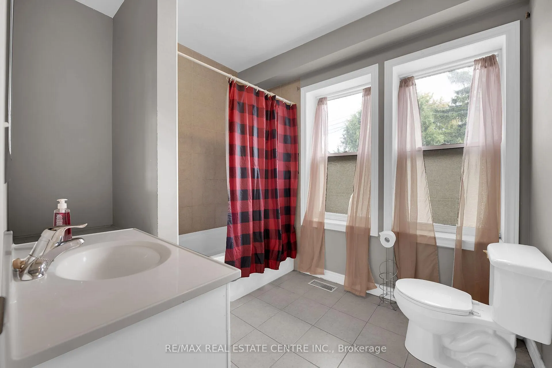 Photo 22 of 31 Gibson Avenue, Hamilton, Gibson — HOMEH