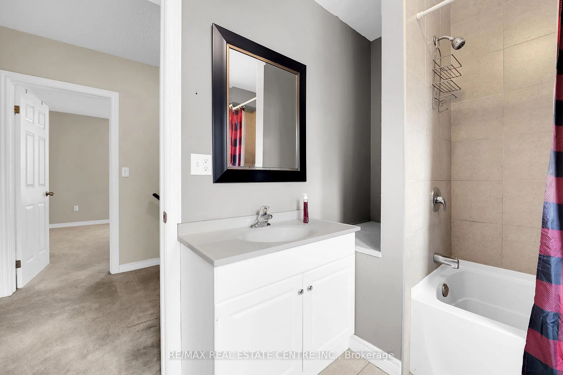 Photo 23 of 31 Gibson Avenue, Hamilton, Gibson — HOMEH