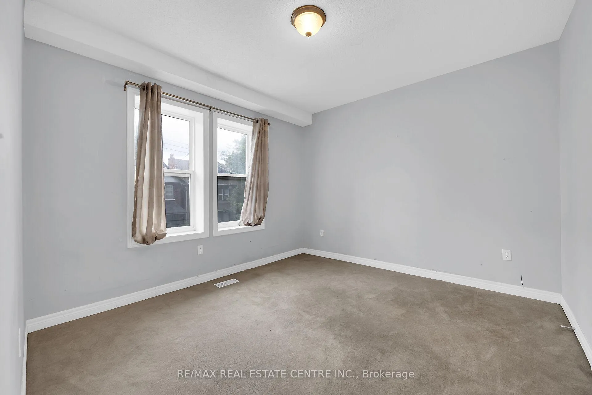 Photo 24 of 31 Gibson Avenue, Hamilton, Gibson — HOMEH